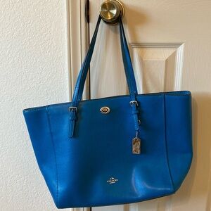 Coach turnlock cross grain tote